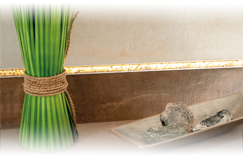 Beleuchtete Listelli-Profile mit echter Natursteineinlage 